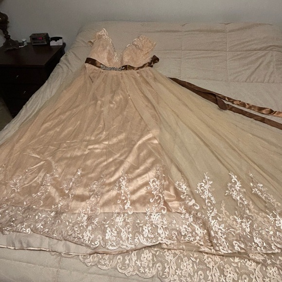 Cream Colored Wedding/ Bridesmaid/Prom Gown - Picture 15 of 16